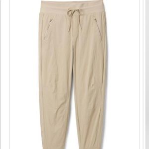 Athleta trekking khaki colored lightweight pant